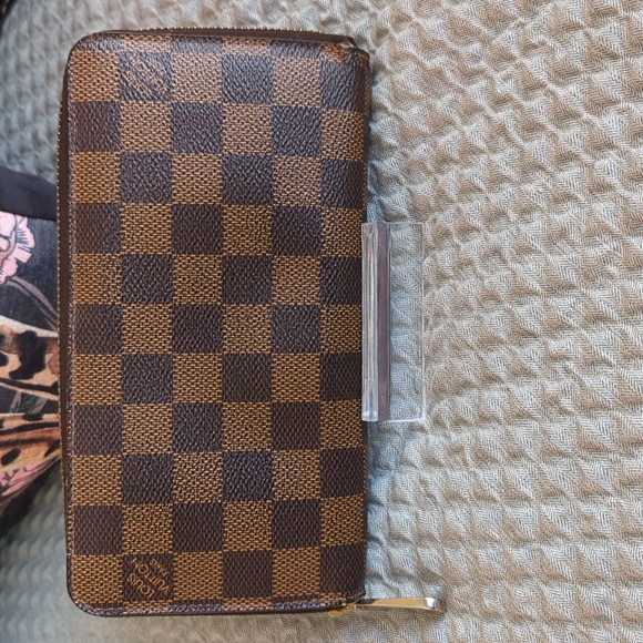 ⚡ FLASH SALE - Louis Vuitton Damier Ebene Zippy Wallet - Picture 1 of 17